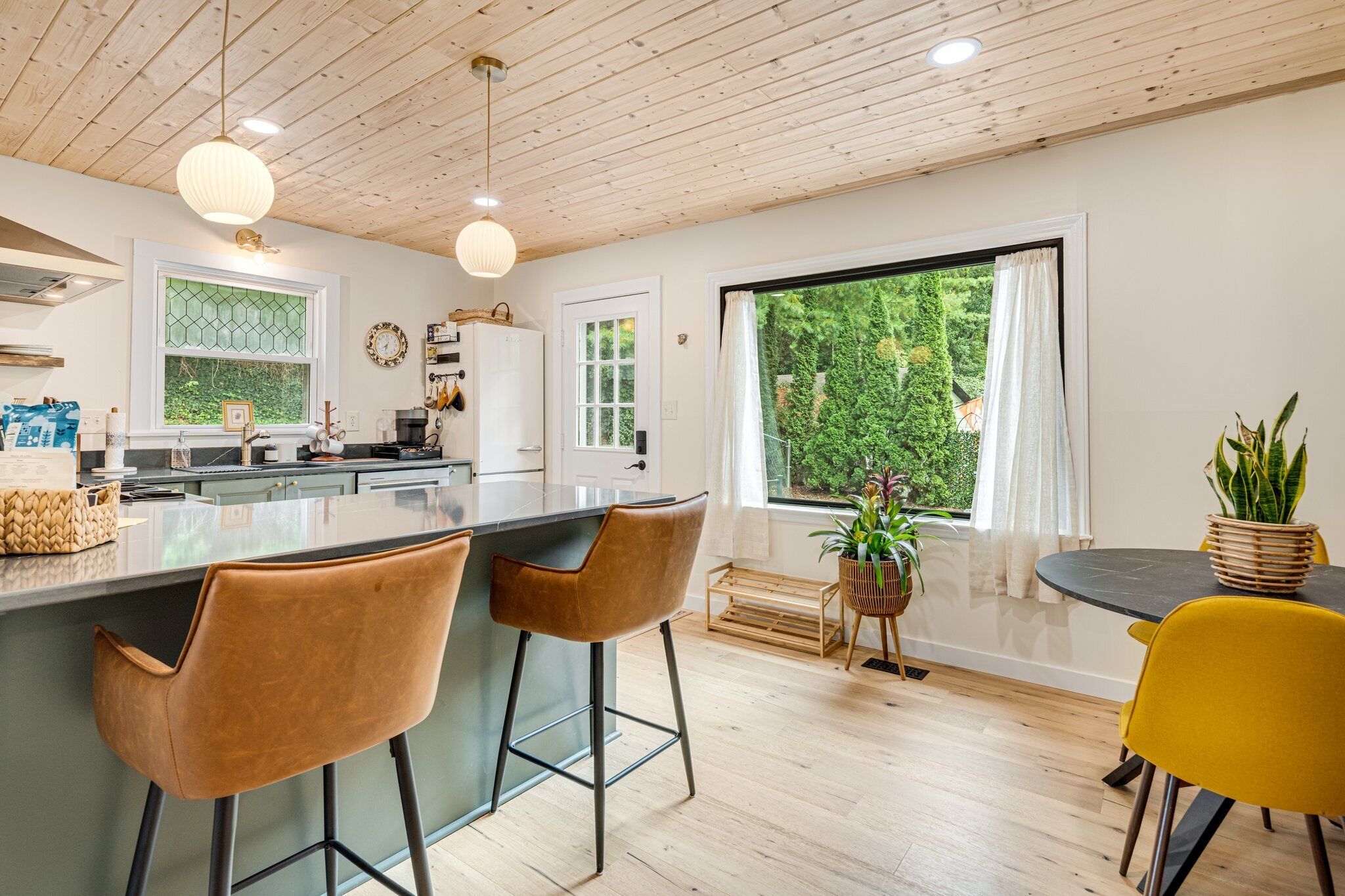 Frigorífic, microones, forn i placa de cuina 