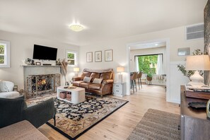 Smart TV, lareira, biblioteca musical