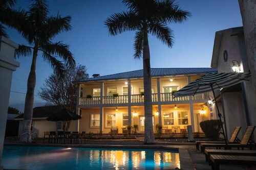 Cozy Mansion / Pool & Jacuzzi / Cinema / Game Room