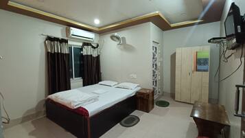 Standard Double Room | Desk, free WiFi