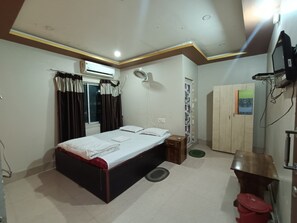 Standard Double Room | Desk, free WiFi - Deteex Hotel Duex (Barakpur)