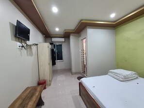 Standard Double Room | Desk, free WiFi - Deteex Hotel Duex (Barakpur)