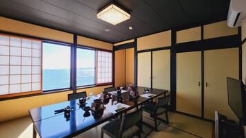 Khu vực ăn uống trong ryokan