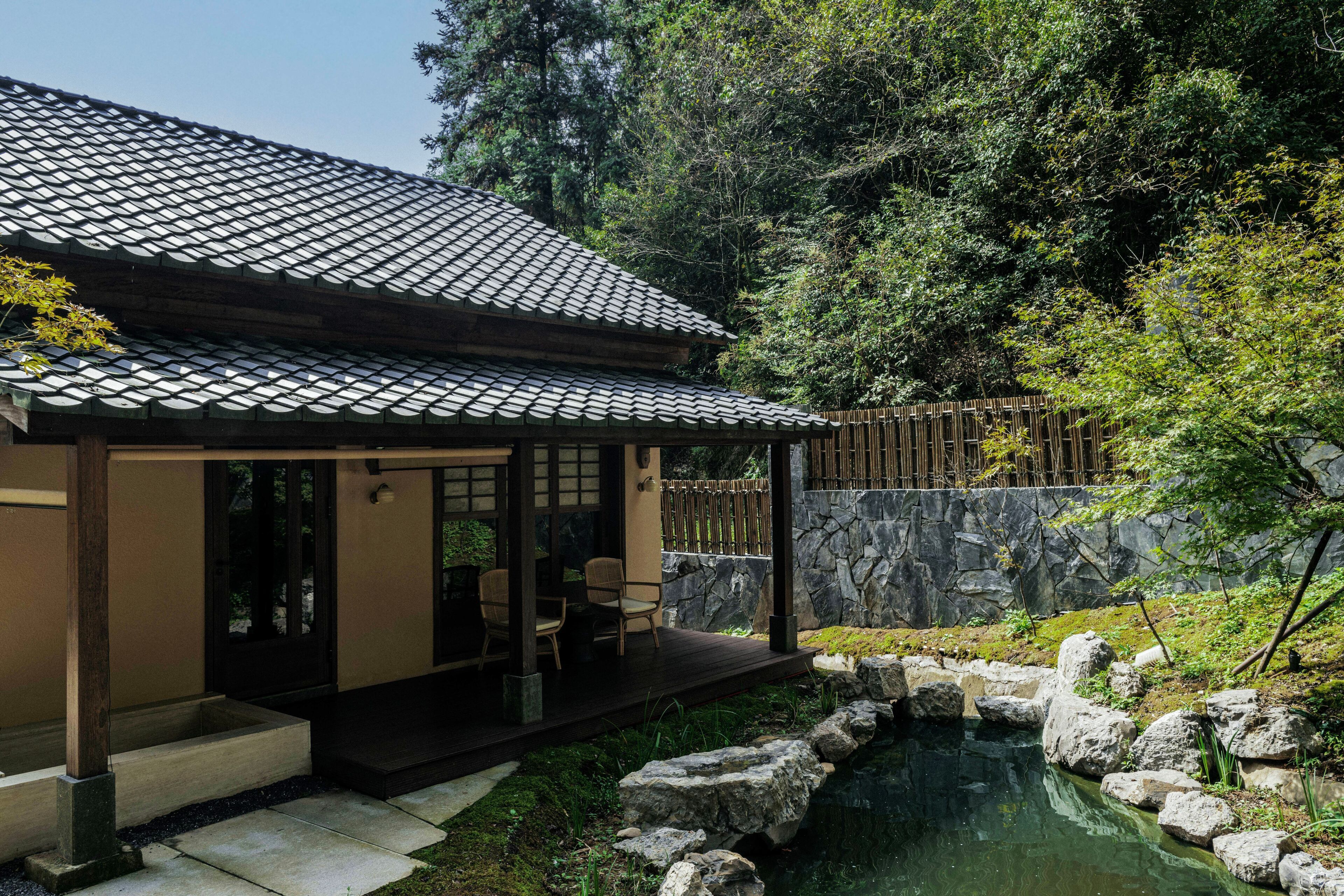 Free minibar, blackout curtains, soundproofing, iron/ironing board