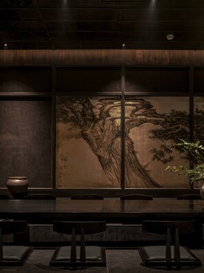 Breakfast, lunch, dinner served; Chinese cuisine, alfresco dining 