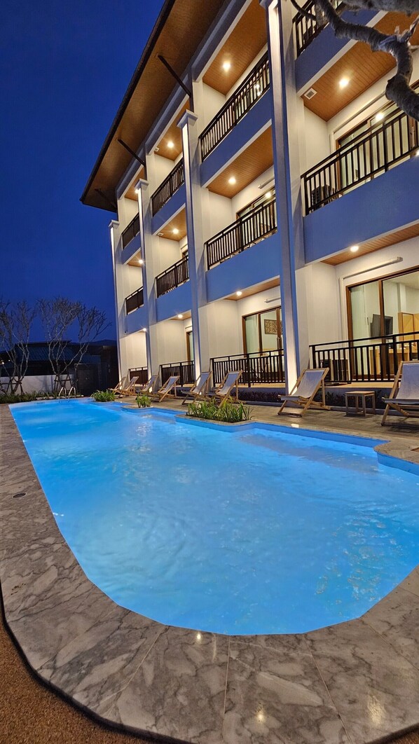 2 piscines extérieures