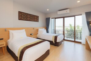 Minibar, free WiFi, bed sheets