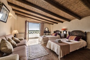 3 bedrooms, iron/ironing board, free WiFi, bed sheets - Rustic Retreat with Pool and Stunning Views (Altura)