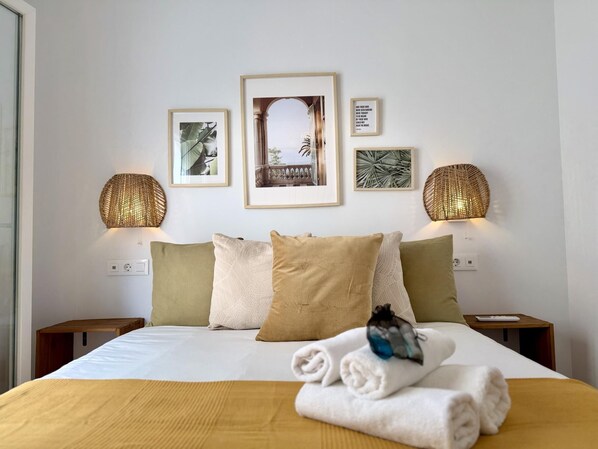 2 bedrooms, iron/ironing board, Internet, bed sheets