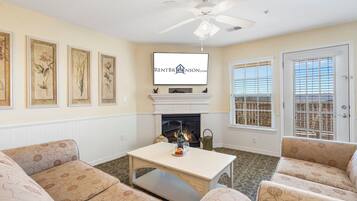 Smart TV, fireplace