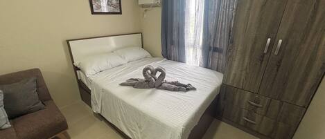 1 多间卧室、熨斗/熨衣板、WiFi、床单