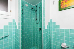 Shower, hair dryer, bidet, towels - Le Dalie With Shared Pool, Marinella, Italy (Marinella)
