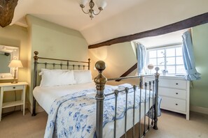 2 makuuhuonetta, silitysrauta/-lauta, internet