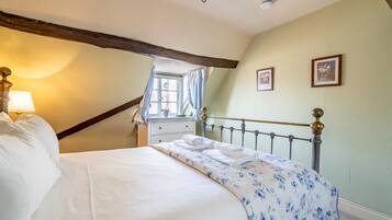 2 bedrooms, iron/ironing board, Internet