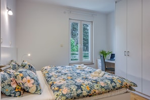 1 habitación, tabla de planchar con plancha, wifi gratis y ropa de cama