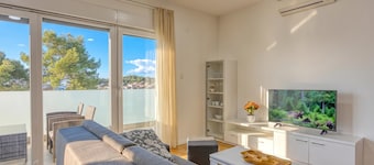 Cikat Bay Modern Apartment /w Balcony, Mali Lošinj, Croatia