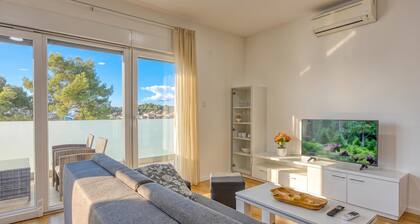 Cikat Bay Modern Apartment /w Balcony, Mali Lošinj, Croatia