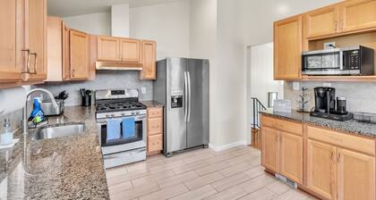 4BR Family Getaway w/ King Bed + 5 TVs, Mins to DC/OldTown,Gameroom,Pet Friendly