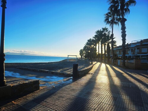 4-Bed Villa, Sleeps 8, Pets Ok & 10 min to Beach