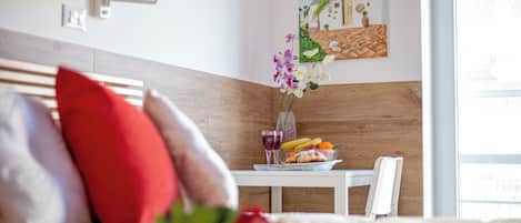 In-room safe, iron/ironing board, travel crib, free WiFi