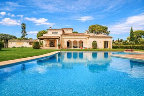 Pool - Magnificent Provençal Villa with Swimming Pool and Sea View (Antibes)