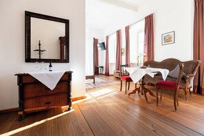 低過敏寢具、免費無線上網、床單