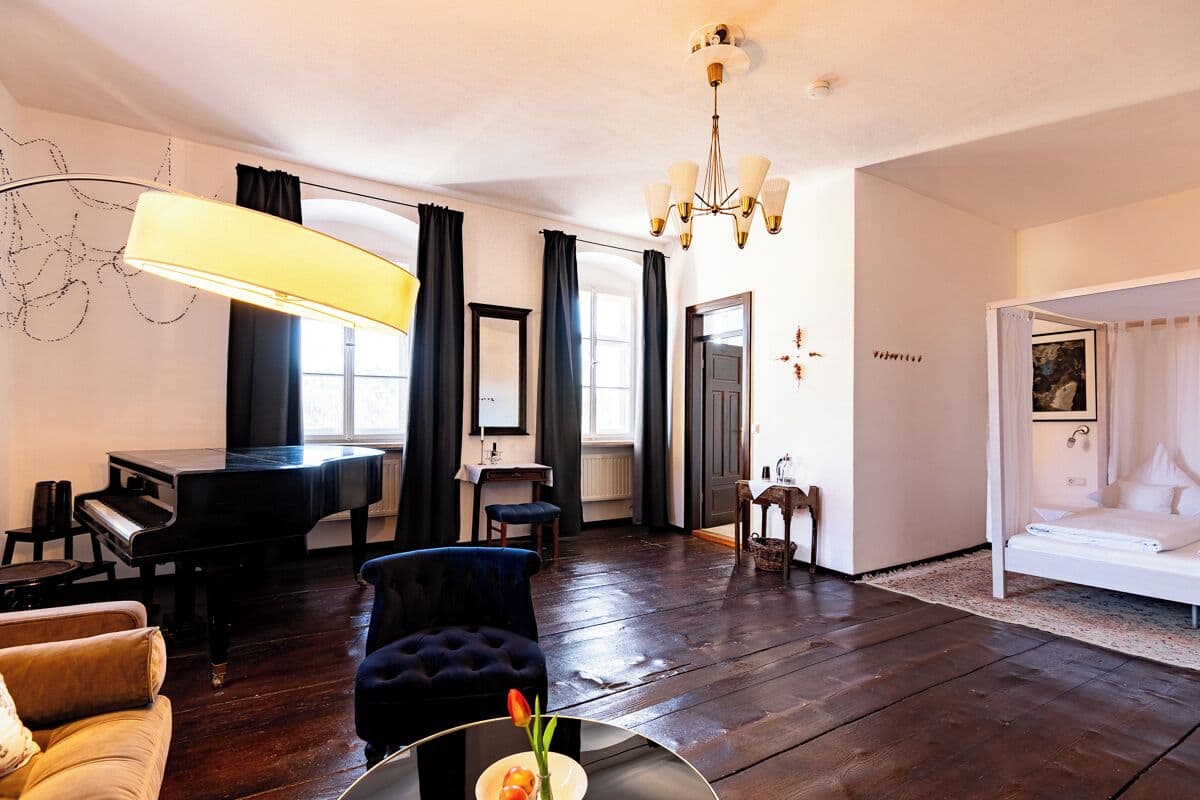 Junior suite, uitzicht op stad | 1 slaapkamer, hypoallergeen beddengoed, gratis wifi, beddengoed