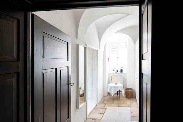 Exclusive-Suite, Flussblick | Allergikerbettwaren, kostenloses WLAN, Bettwäsche