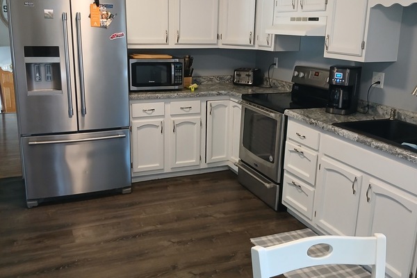 Refrigerador, microondas, horno, placa de cocina