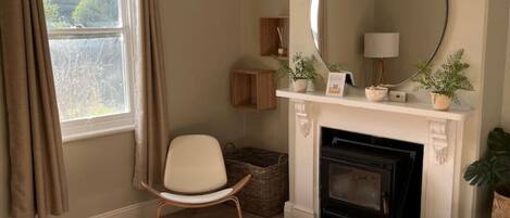 Télévision, cheminée