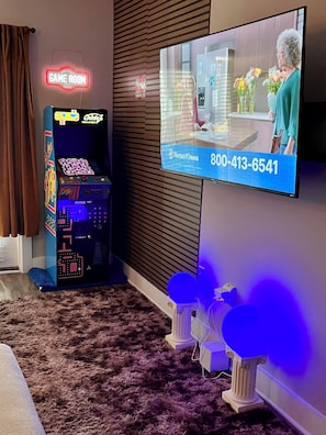Games room - YJKy Luxuries  (Atlanta)