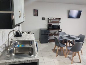 Fridge, microwave, stovetop, coffee/tea maker - Apartment in Camp 3A (Chih.)