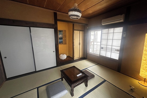 Japanese-style room