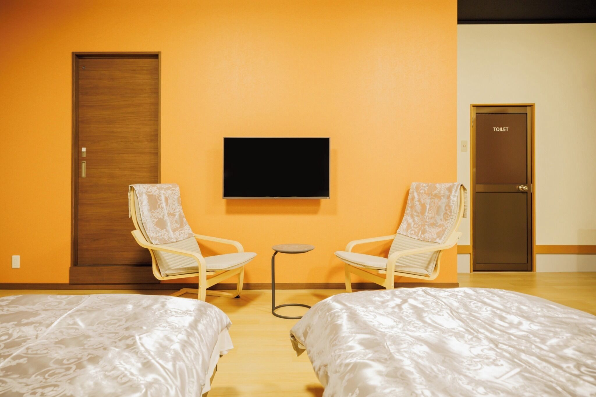 1 soverom, skrivebord, wi-fi (inkludert) og sengetøy