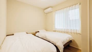 5 bedrooms, desk, free WiFi, bed sheets