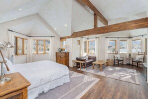 6 makuuhuonetta, työpöytä, Wi-Fi, vuodevaatteet