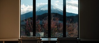 Private villa with a view of Mt Fuji  900m2 of p / Minamitsuru-gun Fujikawaguchikomachi Yamanashi