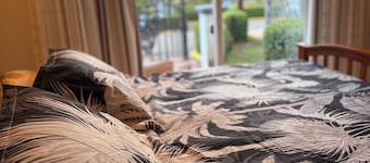 HEAVENLY 2-bedroom 2 bathroom condo in Esterillos Este.  WALK to Bejuco Beach! 