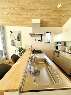 Fridge, microwave, stovetop, cookware/dishes/utensils