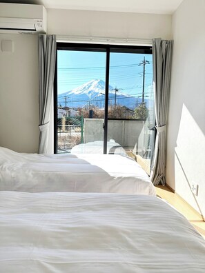 3 chambres, bureau, Wi-Fi gratuit, draps fournis