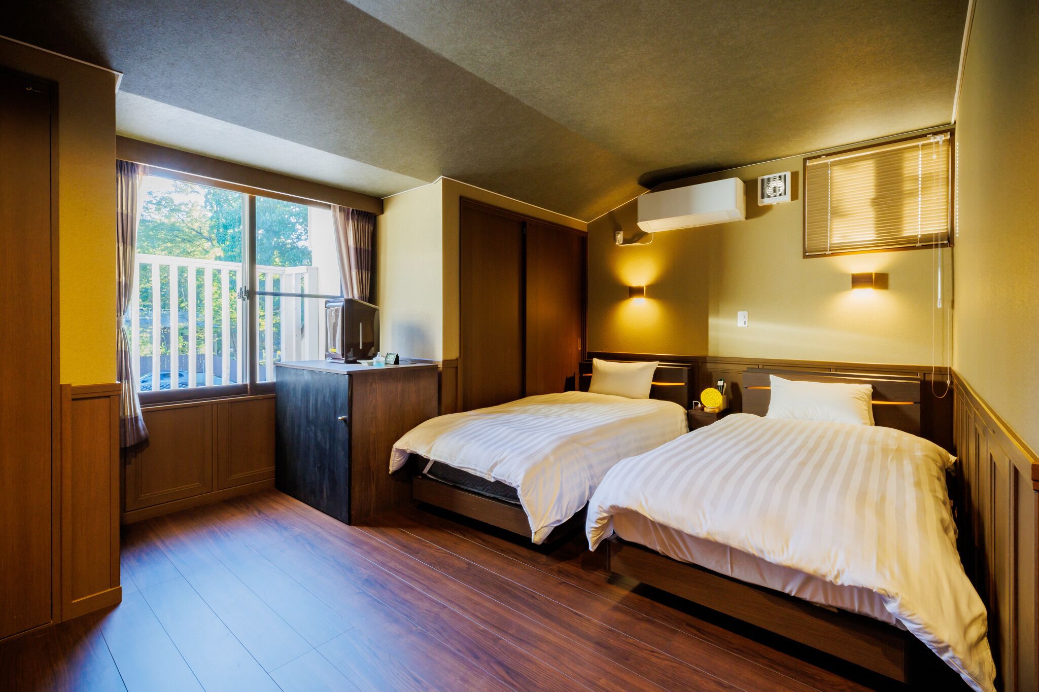 4 quartos, escrivaninha, Wi-Fi de cortesia, roupa de cama