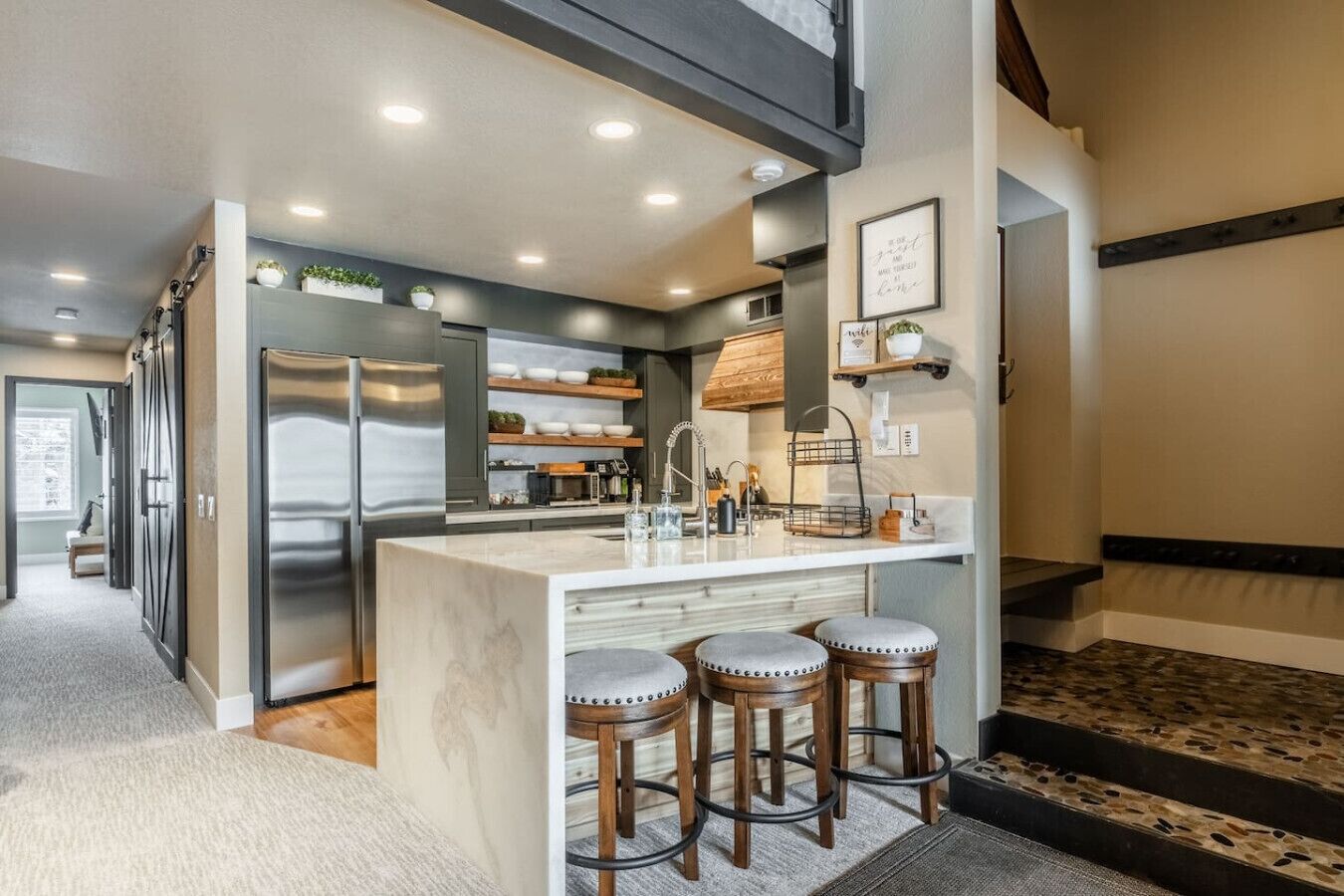 Kjøleskap, mikrobølgeovn, ovn og kokeplater