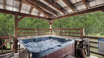 Bañera de hidromasaje al aire libre