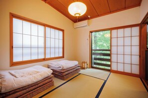 2 bedrooms, desk, free WiFi, bed sheets