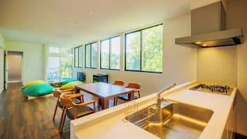 雪櫃、微波爐、爐具、廚房用具/餐具/器皿