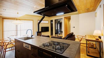 Fridge, microwave, stovetop, cookware/dishes/utensils