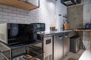 Fridge, microwave, stovetop, cookware/dishes/utensils