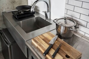 Fridge, microwave, stovetop, cookware/dishes/utensils