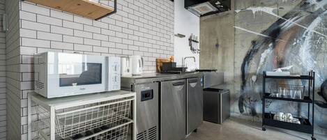 Fridge, microwave, stovetop, cookware/dishes/utensils