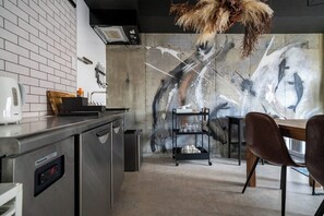 冰箱、微波炉、炉灶、厨具/餐具